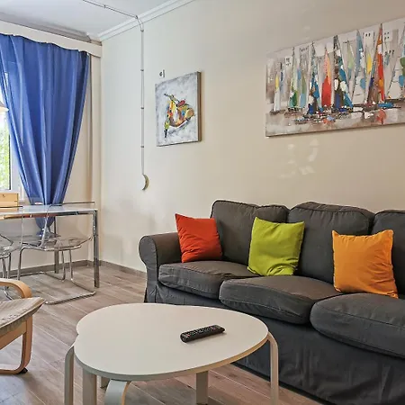 Apartment Charming 2bd Next To Metro Station