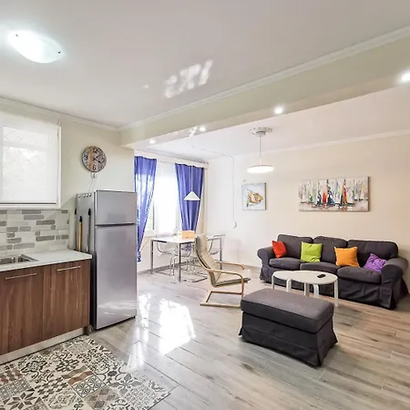 Charming 2bd Next To Metro Station Athens