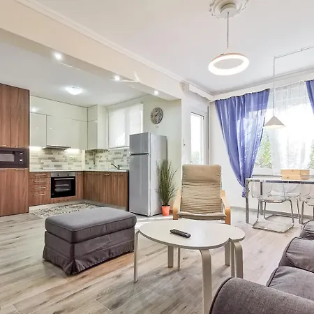 Apartment Charming 2bd Next To Metro Station