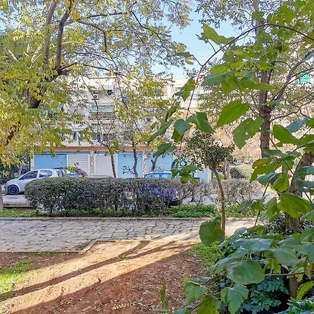 Charming 2bd Next To Metro Station Apartment *