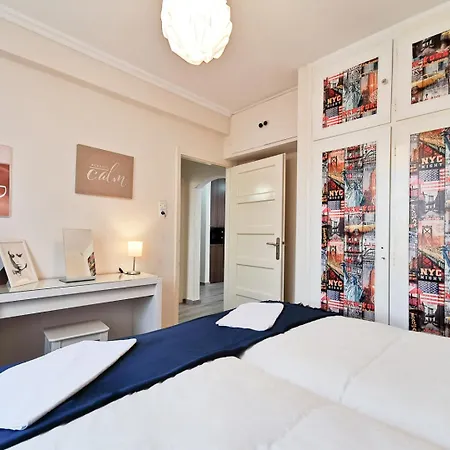 Charming 2bd Next To Metro Station